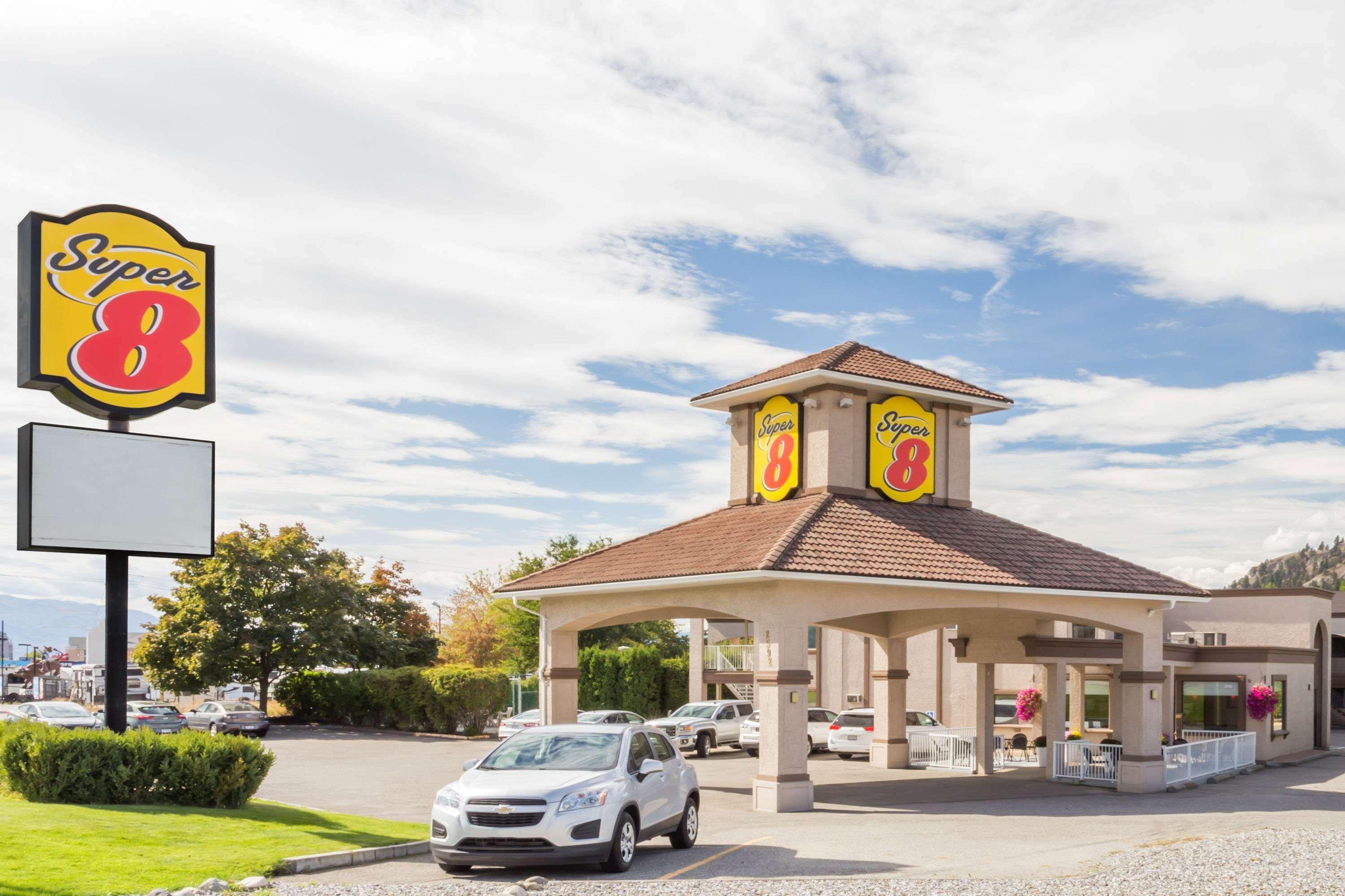Super 8 By Wyndham Kelowna Bc Kültér fotó