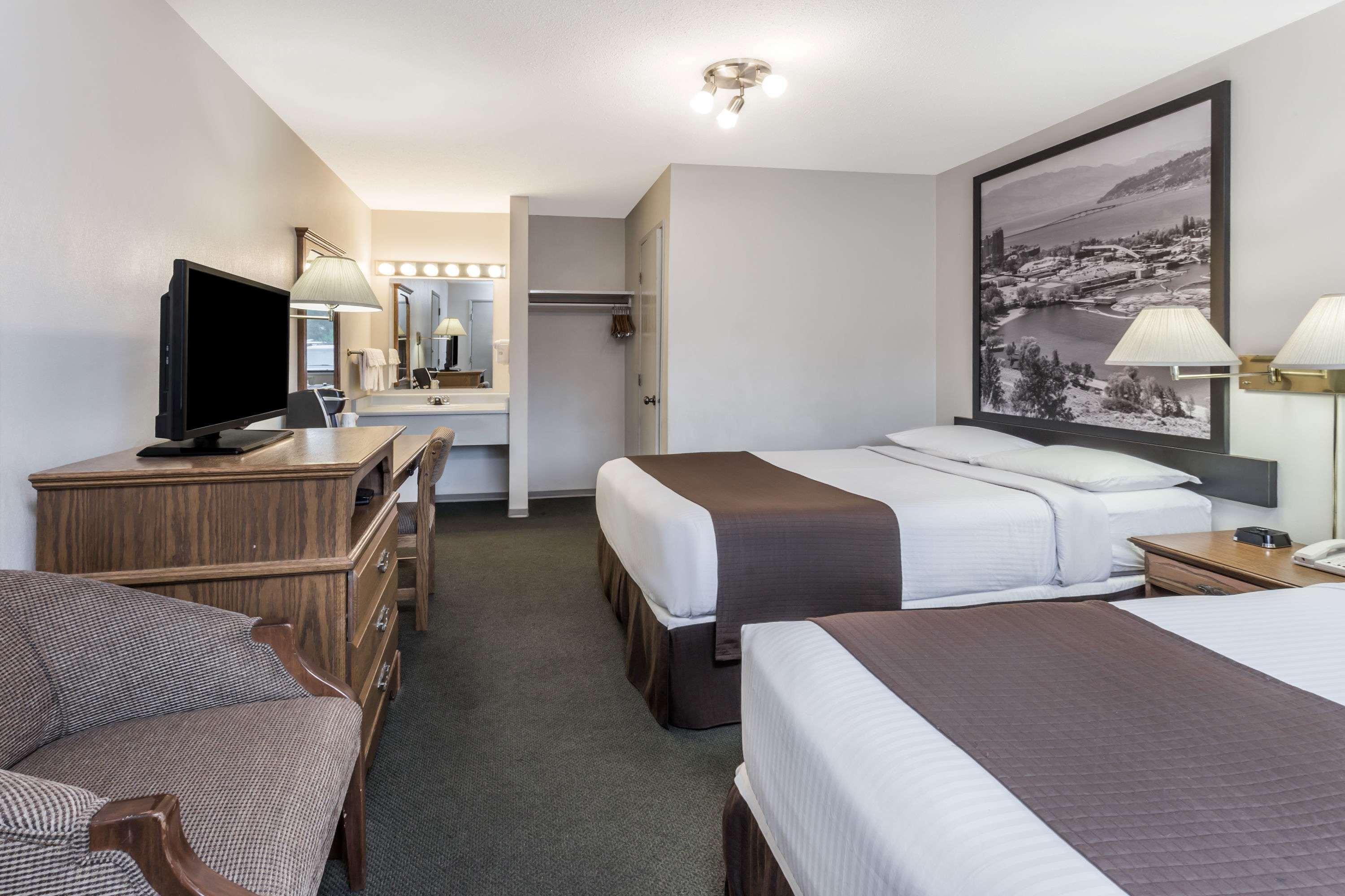 Super 8 By Wyndham Kelowna Bc Kültér fotó
