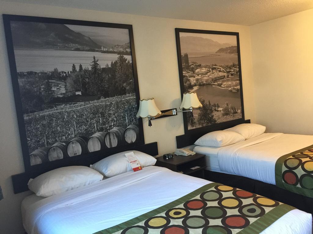 Super 8 By Wyndham Kelowna Bc Kültér fotó