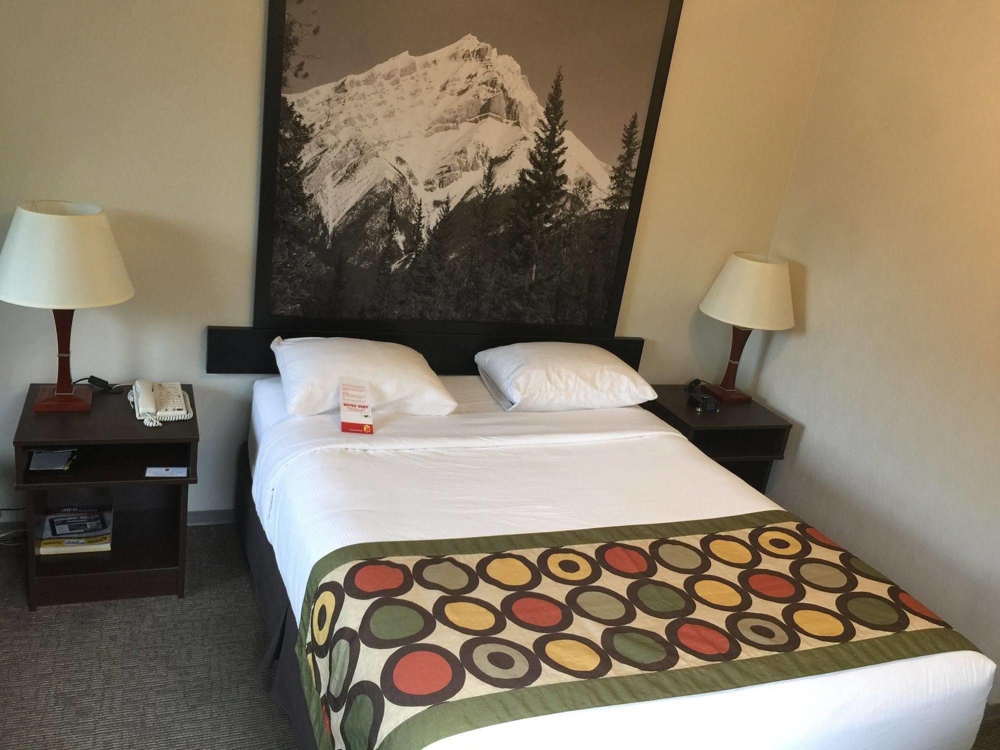 Super 8 By Wyndham Kelowna Bc Kültér fotó