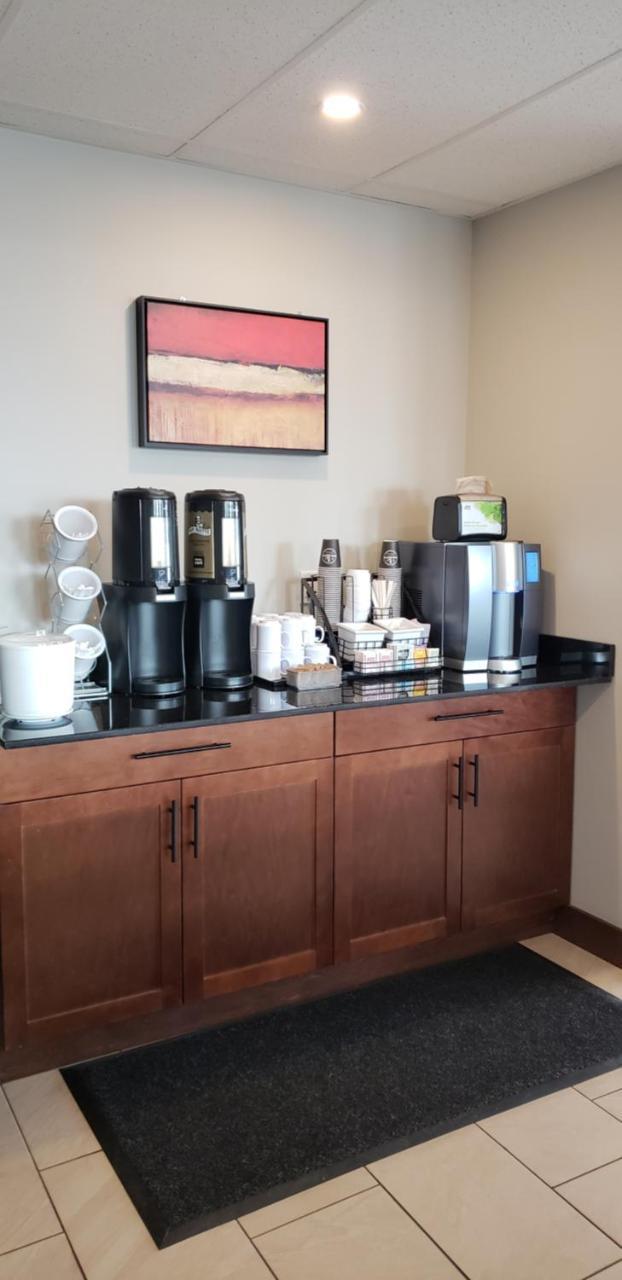 Super 8 By Wyndham Kelowna Bc Kültér fotó