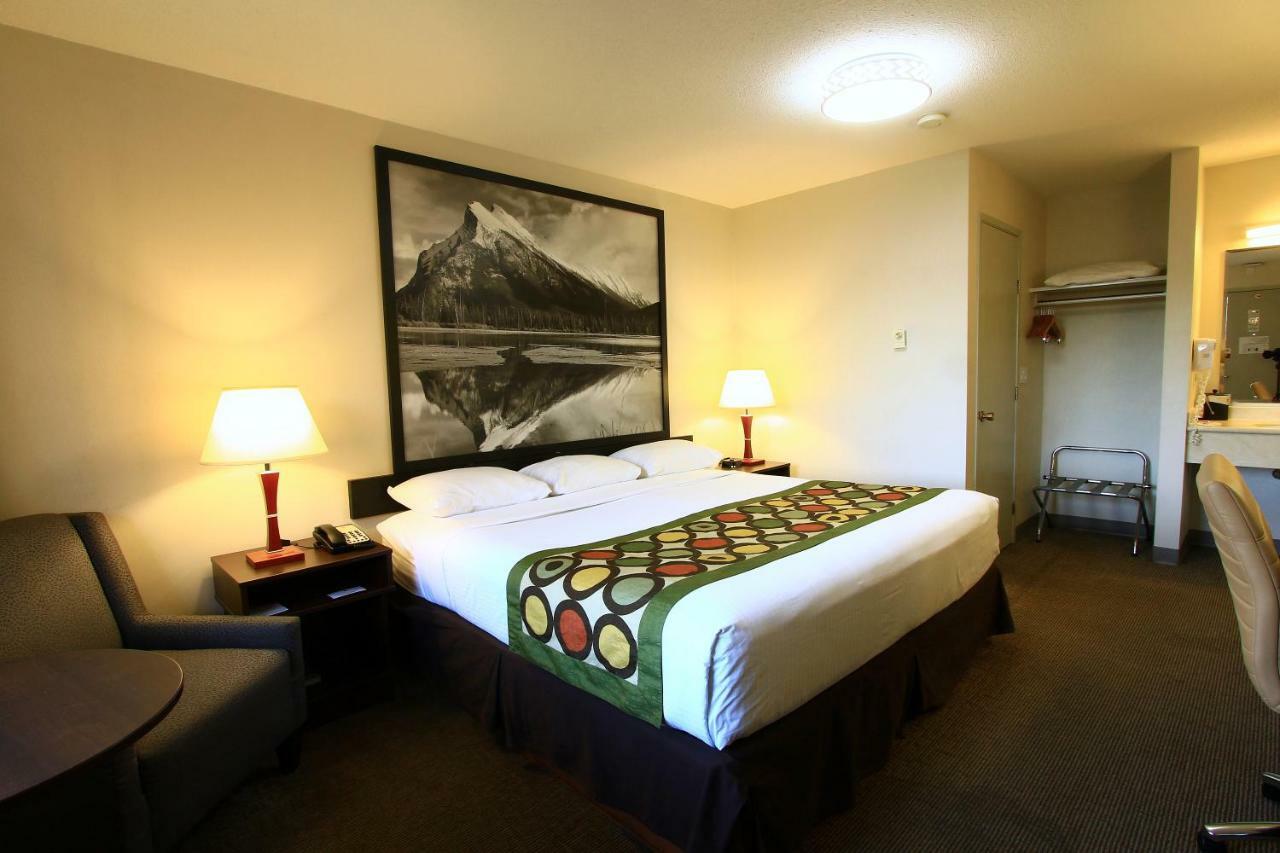 Super 8 By Wyndham Kelowna Bc Kültér fotó